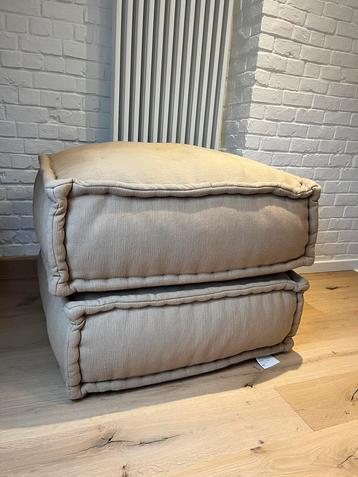 2x vierkante pouf van MADE (ongebruikt)