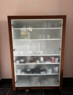 Moderne glazen vitrinekast, Huis en Inrichting, Kasten | Vitrinekasten, Ophalen, 100 tot 150 cm, Glas, Zo goed als nieuw