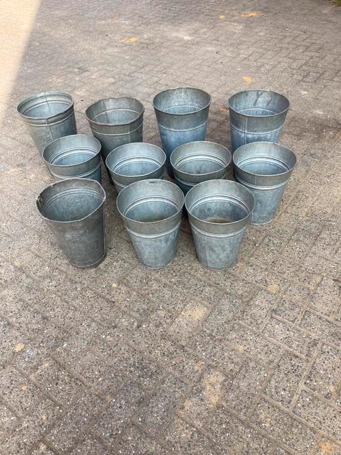 Mooie oude zinken bloemenemmers ,vanaf 8 euro per stuk, Tuin en Terras, Bloembakken en Plantenbakken, Gebruikt, Ophalen