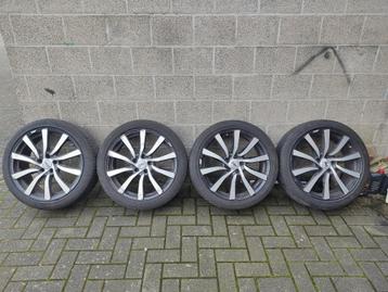 Velgen met Banden 19inch. 5x114.3 beschikbaar voor biedingen