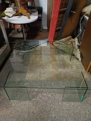 Grote salontafel in glas