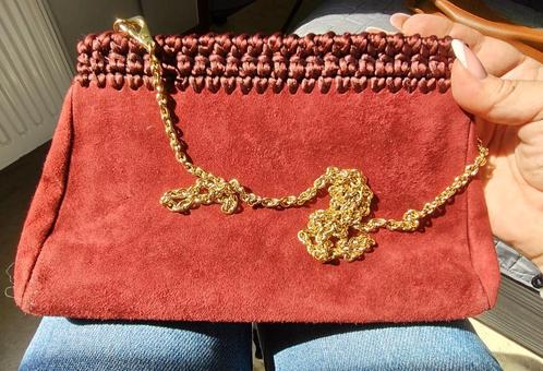 Vintage RODO Clutch - Bordeauxrood suède met gouden ketting, Handtassen en Accessoires, Tassen | Damestassen, Zo goed als nieuw