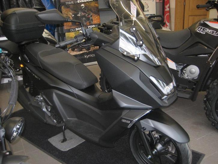 Kymco Skytown 125cc 2.999€, Vélos & Vélomoteurs, Scooters | Kymco, Neuf, Essence, Enlèvement