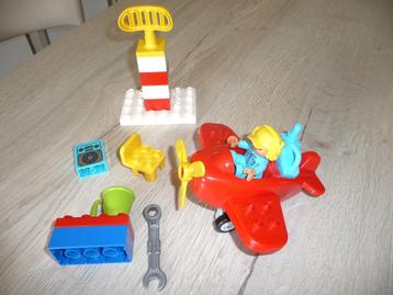 DUPLO vliegtuig (ref. 10908) + radar toren beschikbaar voor biedingen