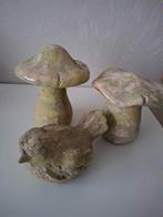 Decoratieve paddestoelen en vogel., Ophalen