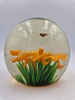 Prachtige vintage presse papier glazen bol bloen met vlinder, Antiek en Kunst, Ophalen of Verzenden