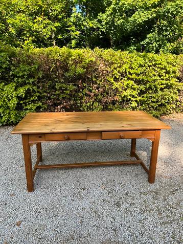 Oude Grene houten Tafel beschikbaar voor biedingen