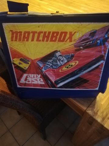 MATCHBOX KOFFER + 48 AUTOTJES beschikbaar voor biedingen