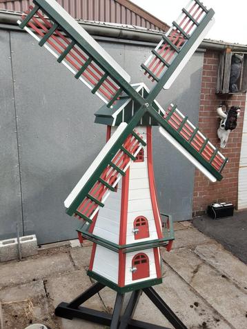 Nieuwe houten molen  beschikbaar voor biedingen