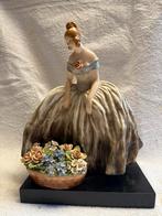 “Lady with Flower Basket” - Guido Cacciapuoti, Ophalen, Zo goed als nieuw