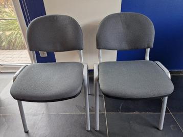 Stoelenset 2 grijze stoelen beschikbaar voor biedingen