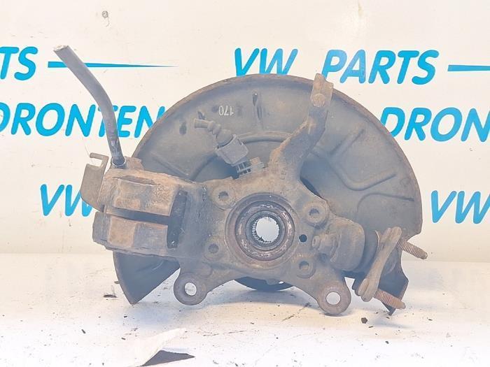 Fusee rechts-voor van een Volkswagen Touran, Auto-onderdelen, Ophanging en Onderstel, Volkswagen, Gebruikt, 3 maanden garantie