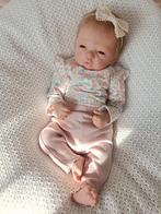 Reborn baby meisje, Verzamelen, Poppen, Ophalen of Verzenden, Zo goed als nieuw, Kleertjes