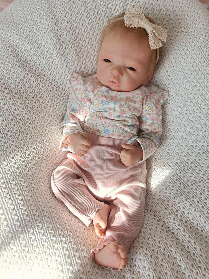 Reborn baby meisje, Verzamelen, Poppen, Zo goed als nieuw, Kleertjes, Ophalen of Verzenden