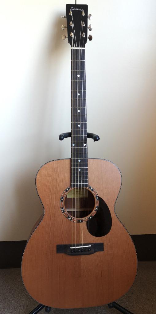 Eastman E2 OM Cedar 100% massief, nieuw, Muziek en Instrumenten, Snaarinstrumenten | Gitaren | Akoestisch, Zo goed als nieuw, Western- of Steelstringgitaar