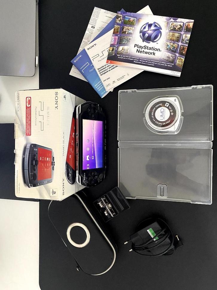 Sony PSP 3004 + Caméra officielle + Jeu, Games en Spelcomputers, Spelcomputers | Sony PSP, Gebruikt, PSP, Zwart, Met games, Met camera