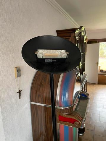 Staande lamp met LED lamp t.w.v. 40€ beschikbaar voor biedingen