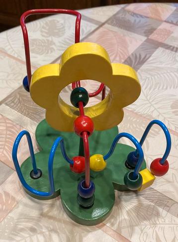 Houten spel met kralen beschikbaar voor biedingen
