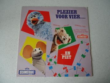 Vintage LP van Sesamstraat "'Plezier voor Vier.. en Piet" beschikbaar voor biedingen