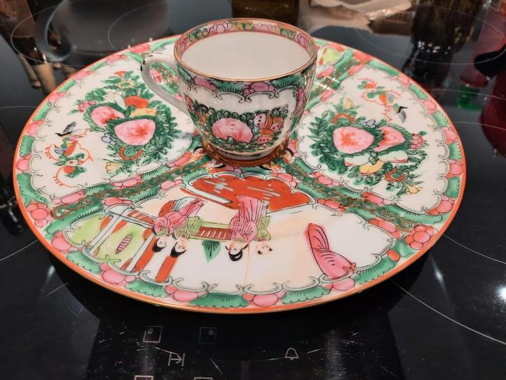 Plateau à gâteaux  et petite tasse à thé, Antiek en Kunst, Antiek | Schalen, Ophalen