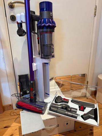 Dyson V10 Animal pro en parfait état + son support dok voir, Enlèvement, Comme neuf