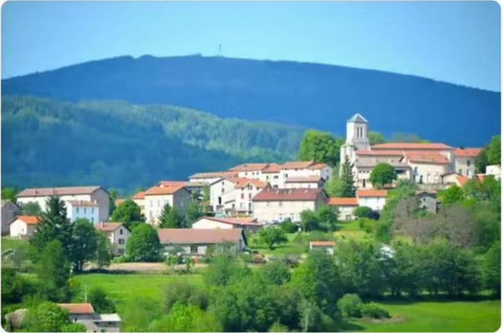 Groot huis Frankrijk Auvergne, Immo, Buitenland, Frankrijk, Woonhuis, Dorp