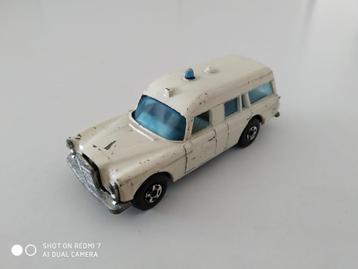 Matchbox serie 3 Mercedes Benz „Binz” vintage ambulance. beschikbaar voor biedingen