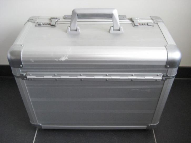 2 X Aluminium piloten koffers op wieltjes, Handtassen en Accessoires, Koffers, Nieuw, Slot, Uitschuifbare handgreep, Wieltjes