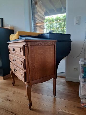 Unieke verzorgtafel beschikbaar voor biedingen