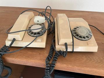 Set oude telefoons met draaischijf beschikbaar voor biedingen