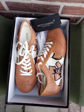 Dames sneakers Nicky Vankets Mt39  beschikbaar voor biedingen
