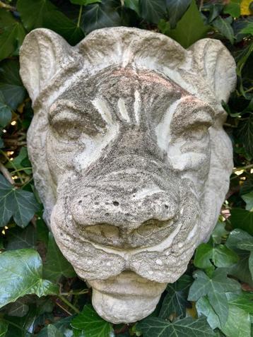 Ornement de façade en forme de lion