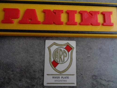 PANINI VOETBAL STICKER  FOOTBALL CLUBS ANNO 1975  1X river p, Hobby en Vrije tijd, Stickers en Plaatjes, Sticker, Verzenden