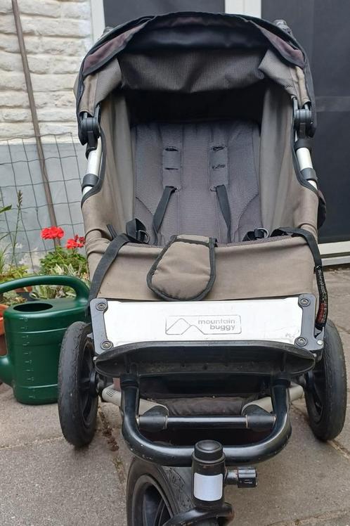 REFURBISHED  Mountain Buggy Urban Jungle + wieg, Kinderen en Baby's, Kinderwagens en Combinaties, Gebruikt, Luchtbanden, Met reiswieg