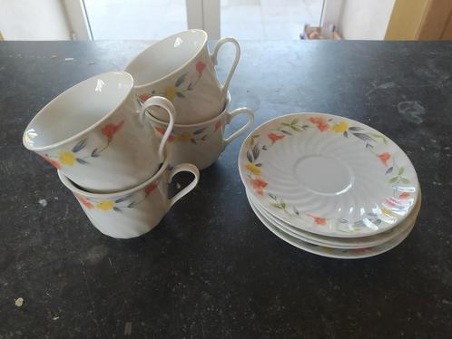 4 tassen en ondertassen, Huis en Inrichting, Keuken | Servies, Ophalen of Verzenden
