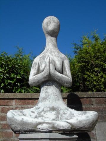 Stenen antistress yogabeeldje. beschikbaar voor biedingen