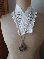 collier vintage avec pendentif oriental