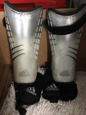 Protège-jambes de football, Enlèvement, Comme neuf