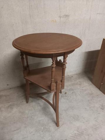 Houten uitschuifbare tafel beschikbaar voor biedingen