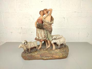 Groot antiek beeld in pijpaarde beschikbaar voor biedingen