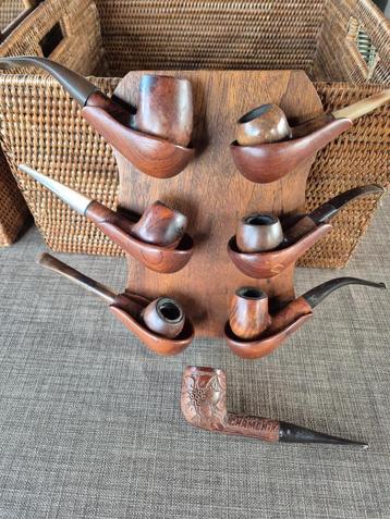 Antieken pijpen en houder beschikbaar voor biedingen