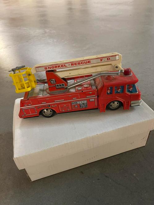 Oude Brandweerwagen 1974, Hobby en Vrije tijd, Modelauto's | 1:50, Gebruikt, Ophalen