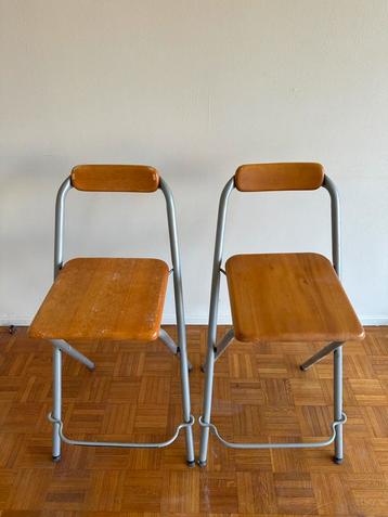 2 opvouwbare barkrukken in hout beschikbaar voor biedingen