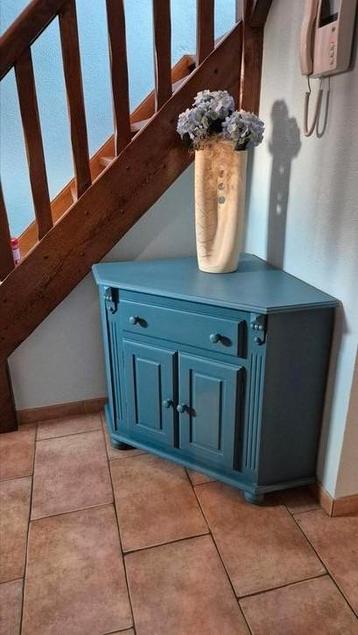 Hoekkast 77x77x85 cm beschikbaar voor biedingen