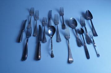 Verzilverd bestekset beschikbaar voor biedingen