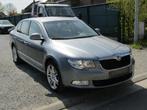 Skoda Superb 2.0 TDI Automaat Elegance, Auto's, Skoda, Beige, 4 cilinders, Leder, Bedrijf