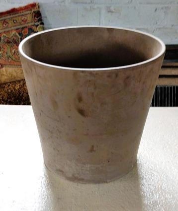 bloempot / hoogte 27cm - dia 28,50cm beschikbaar voor biedingen