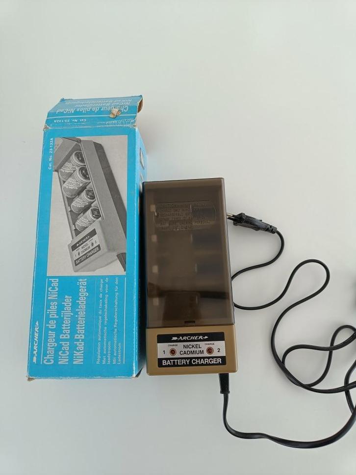 Batterijoplader AA, C, D, 9V, Audio, Tv en Foto, Accu's en Batterijen, Gebruikt, Oplaadbaar, Ophalen of Verzenden