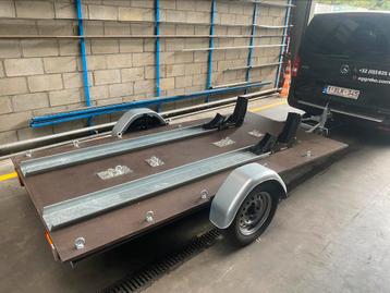 Dubbele motor aanhangwagen beschikbaar voor biedingen