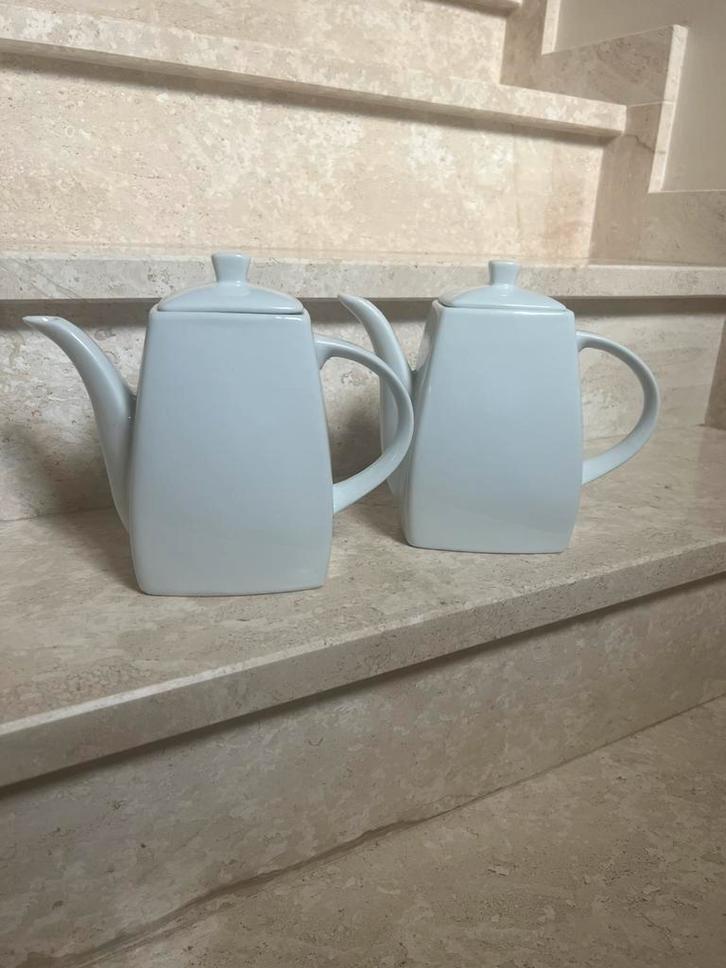 2 identieke, vierkante kannen – wit porselein, Huis en Inrichting, Keuken | Servies, Nieuw, Porselein, Ophalen of Verzenden